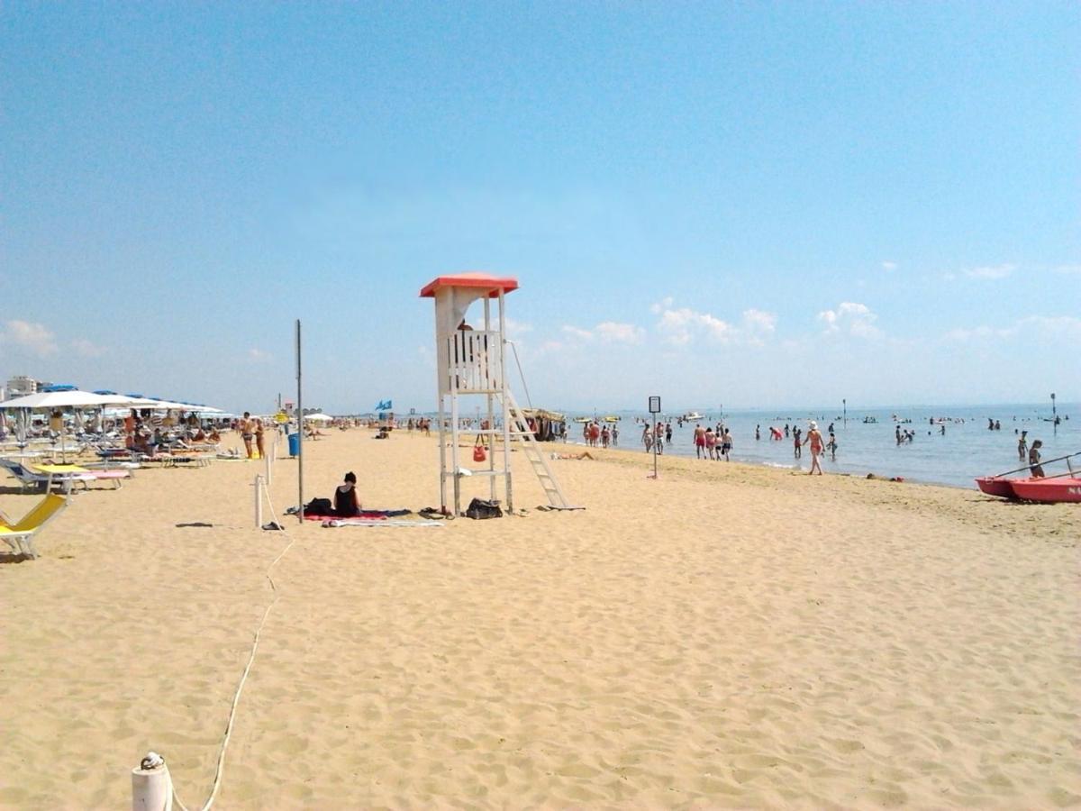Lucerna Apartments At Sabbiadoro Beach Линьяно-Саббьядоро Экстерьер фото