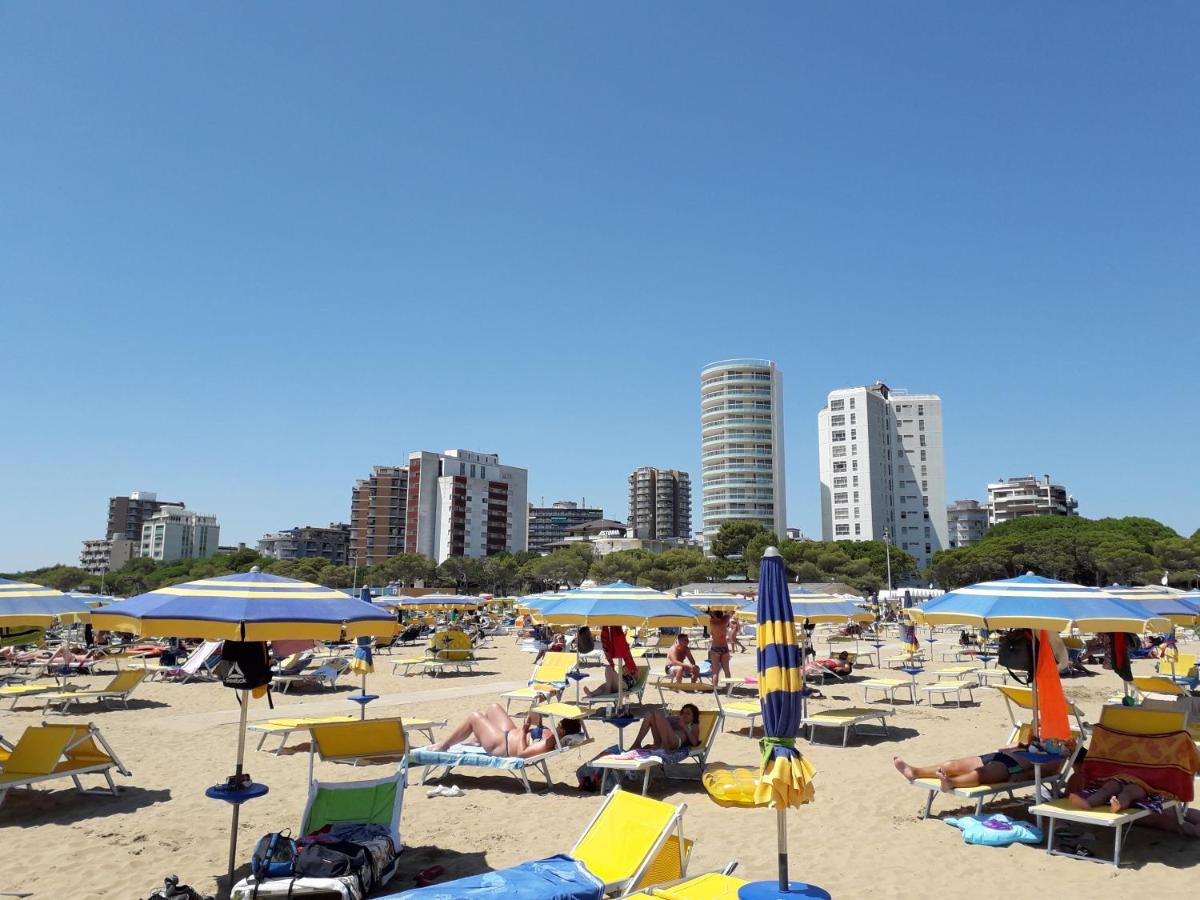Lucerna Apartments At Sabbiadoro Beach Линьяно-Саббьядоро Экстерьер фото
